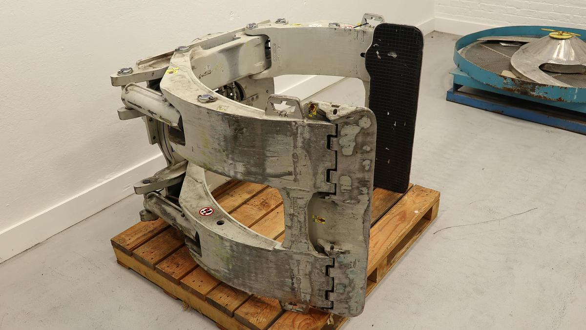 Used Cascade 24H Roll Clamp #46775