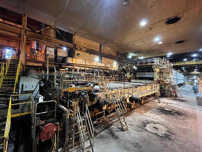 Used BLACK CLAWSON PAPER MACHINE, 195" WIRE FOURDRINIER, 9PT CORRUGATED MEDIUM, STANDING IN THE AISLE #46304