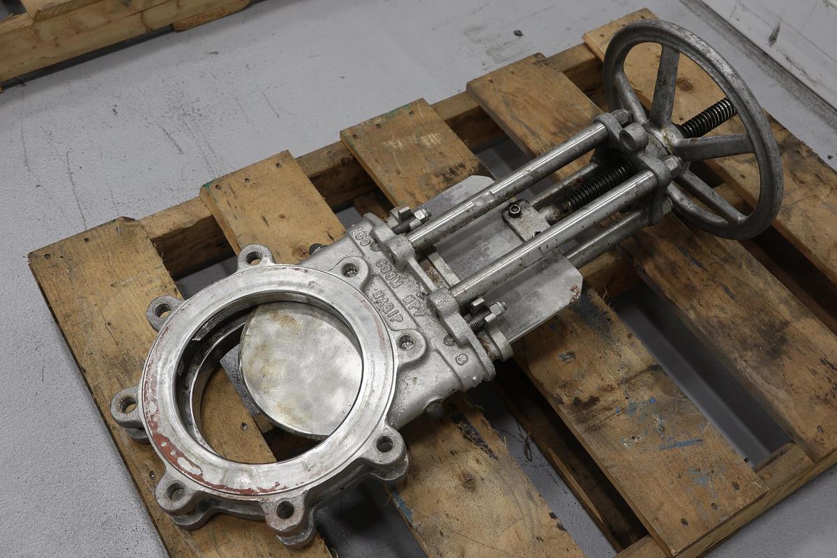 Used North Port Valve 8" Hand Operated Knife Gate Valve #47725