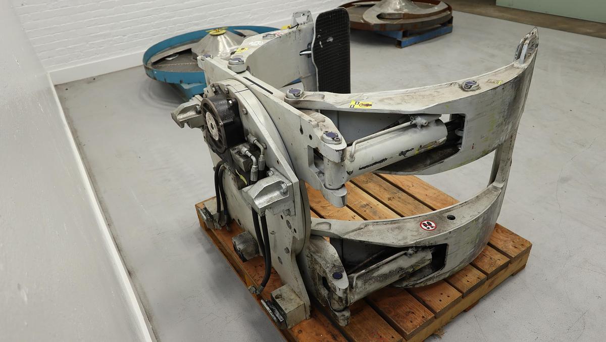 Used Cascade 24H Roll Clamp #46775