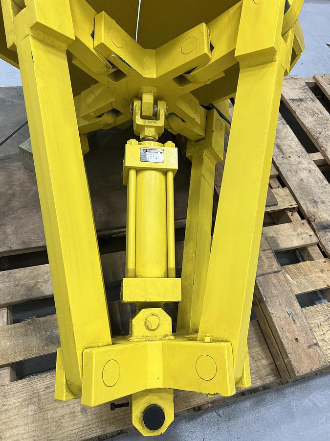 Unused Kadant Hydraulic Grapple, 48" #47263