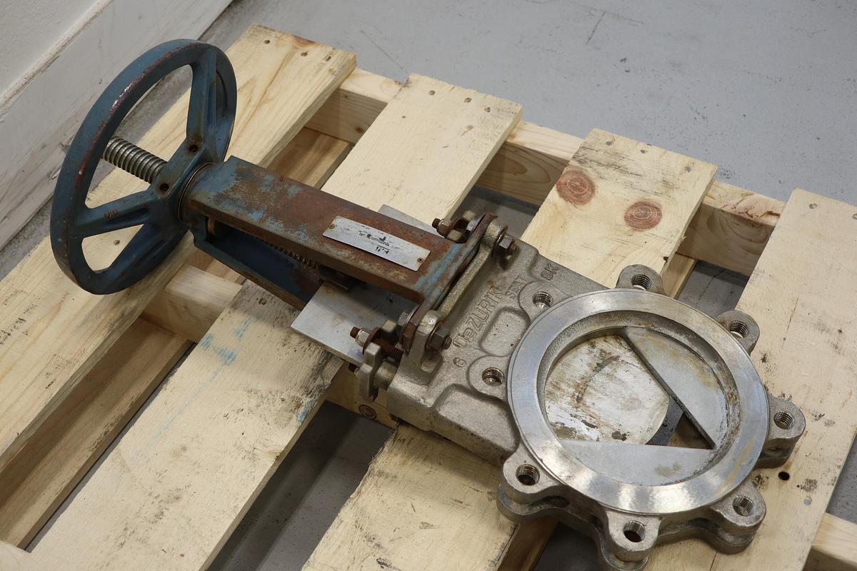 Used Dezurik KGLV 6" Hand Operated V-Port Knife Gate Valve #47430