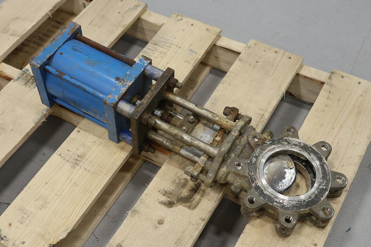 Unused North Port Valves 4" Air Operated Knife Gate Valve #47401