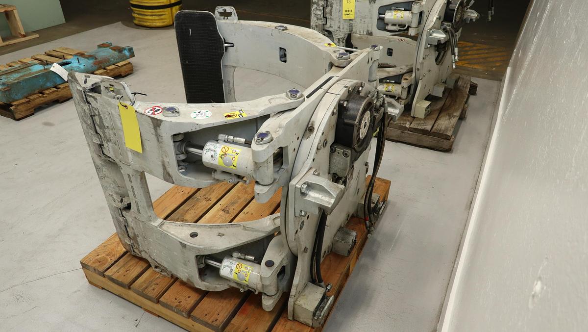 Used Cascade 24H Roll Clamp #46775