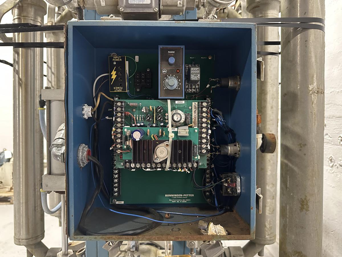 Used Ronningen Petter Model F 12 Bank Canister Filter #46620