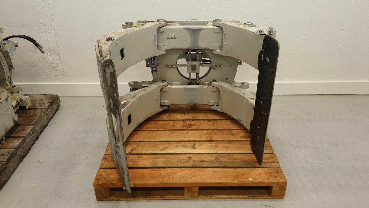 Used Cascade 24H Roll Clamp #46775