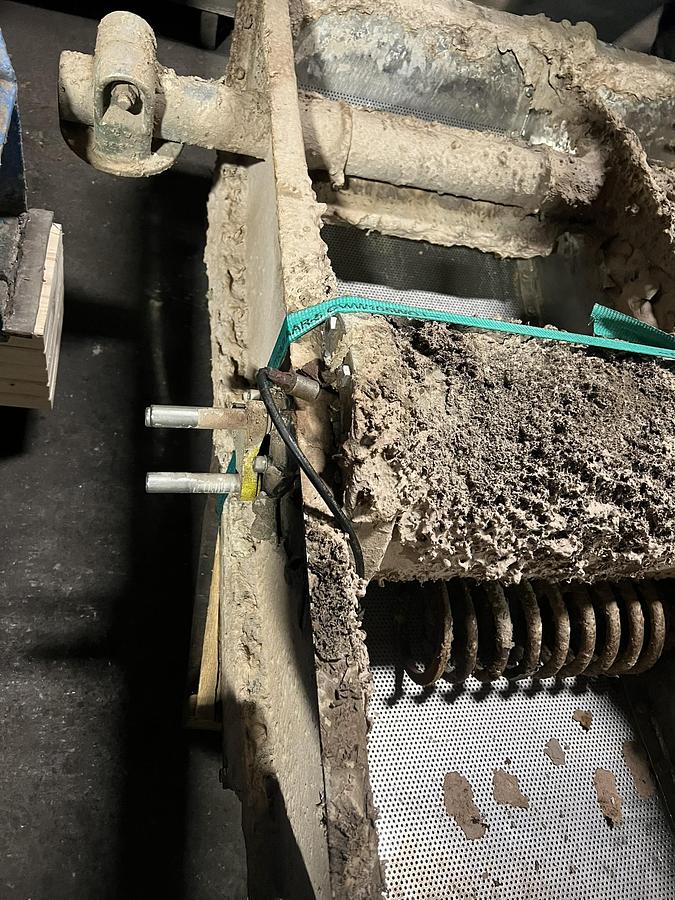 Used BLACK CLAWSON VIBRATING SCREEN #47149