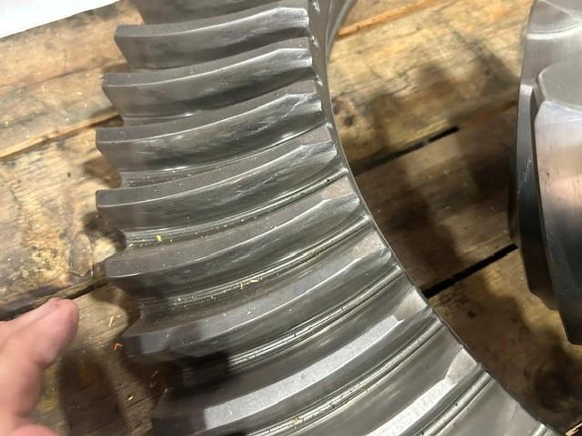 Used Used Hypoid Gear Set For #2 Hydrapulper Drive, 3.53 to 1 Ratio #40806