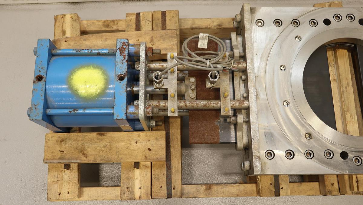 Unused 12" Air Operated Duel Actuator Thru-Gate Valve #46536