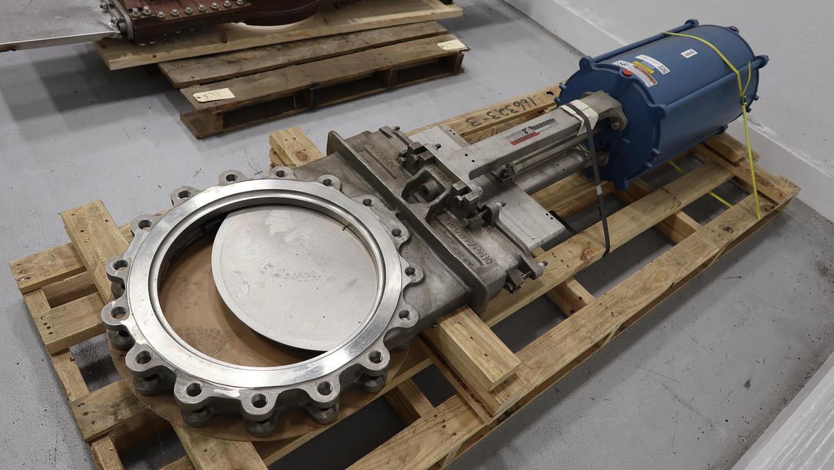 Unused Dezurik 18" Air Operated Knife Gate Valve #47279
