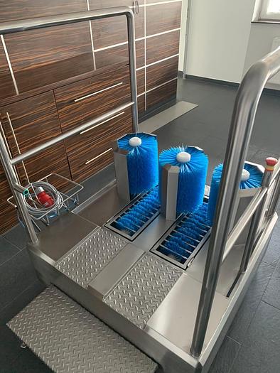 BRAND NEW NIRO-TECH MB5 walk-through boot washer