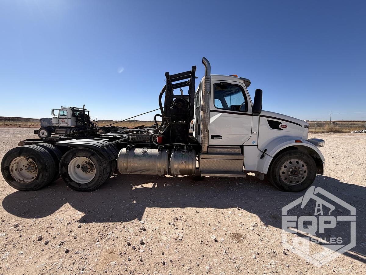 Used 2023 Peterbilt 567 winch truck