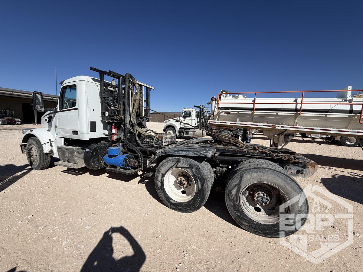 Used 2023 Peterbilt 567 winch truck