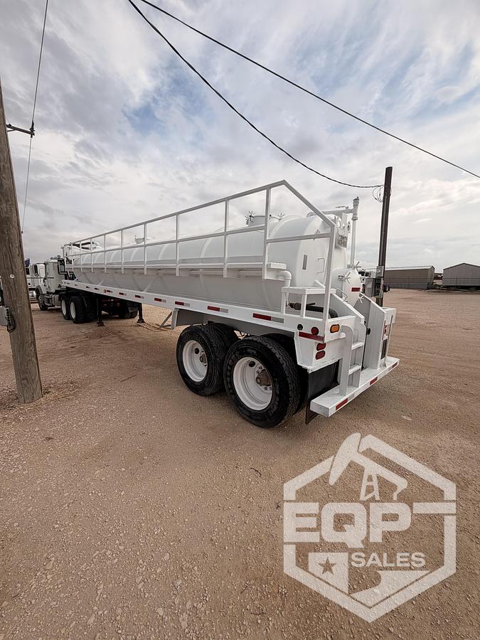 Used LEE 130bbl vacuum trailer