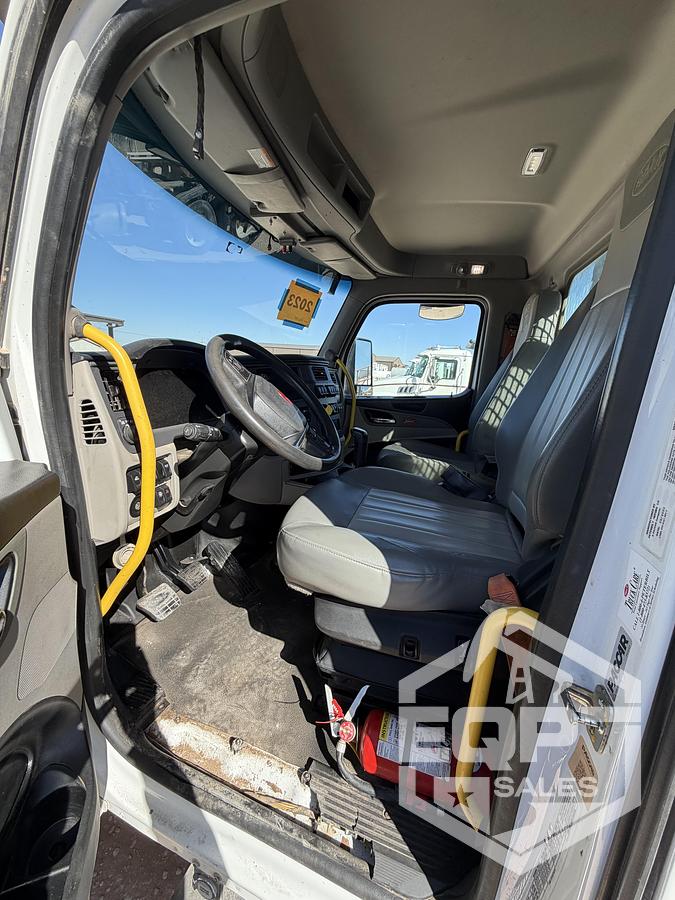 Used 2023 Peterbilt 567 winch truck