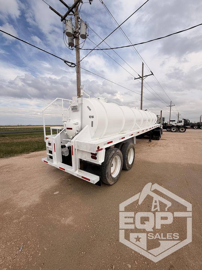 Used LEE 130bbl vacuum trailer
