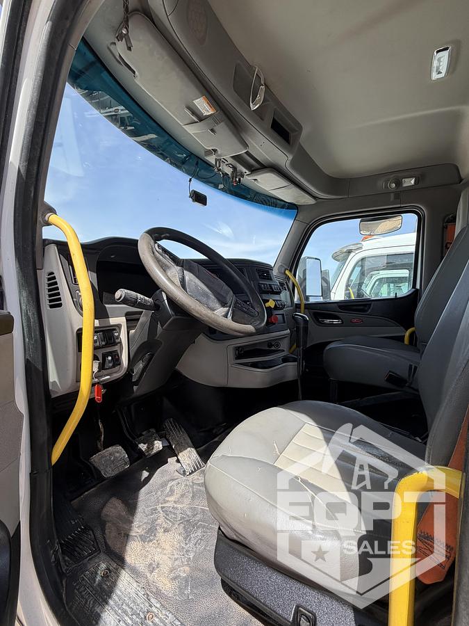 Used 2022 Peterbilt 567