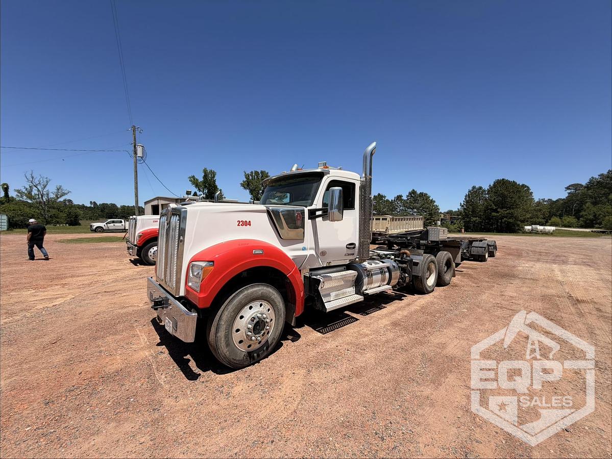 Used 2024 Kenworth W990