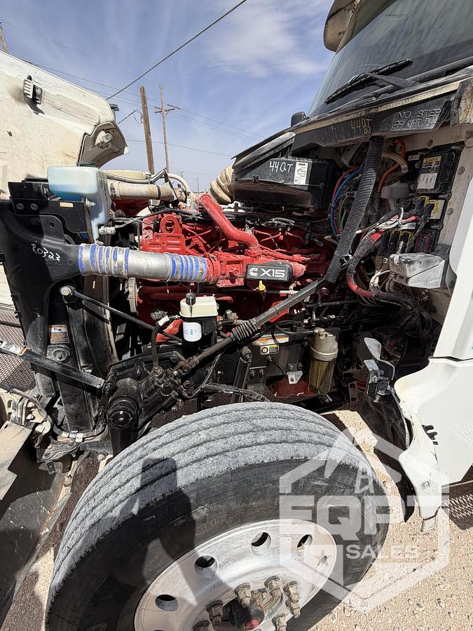 Used 2023 Peterbilt 567 winch truck