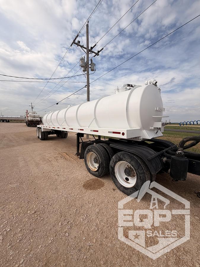 Used LEE 130bbl vacuum trailer