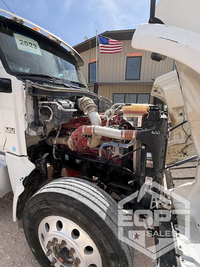 Used 2023 Peterbilt 567 winch truck