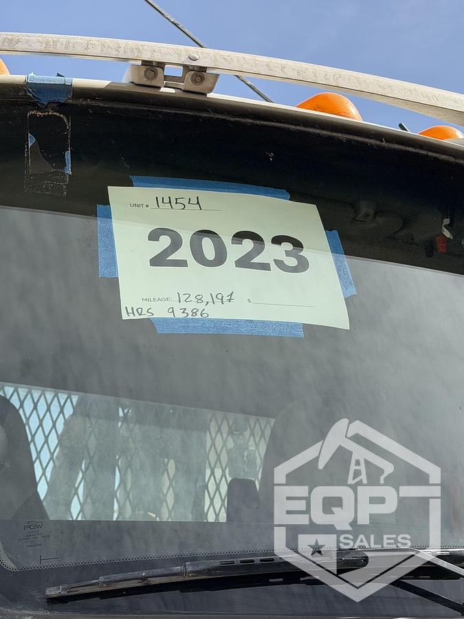 Used 2023 Peterbilt 567 winch truck