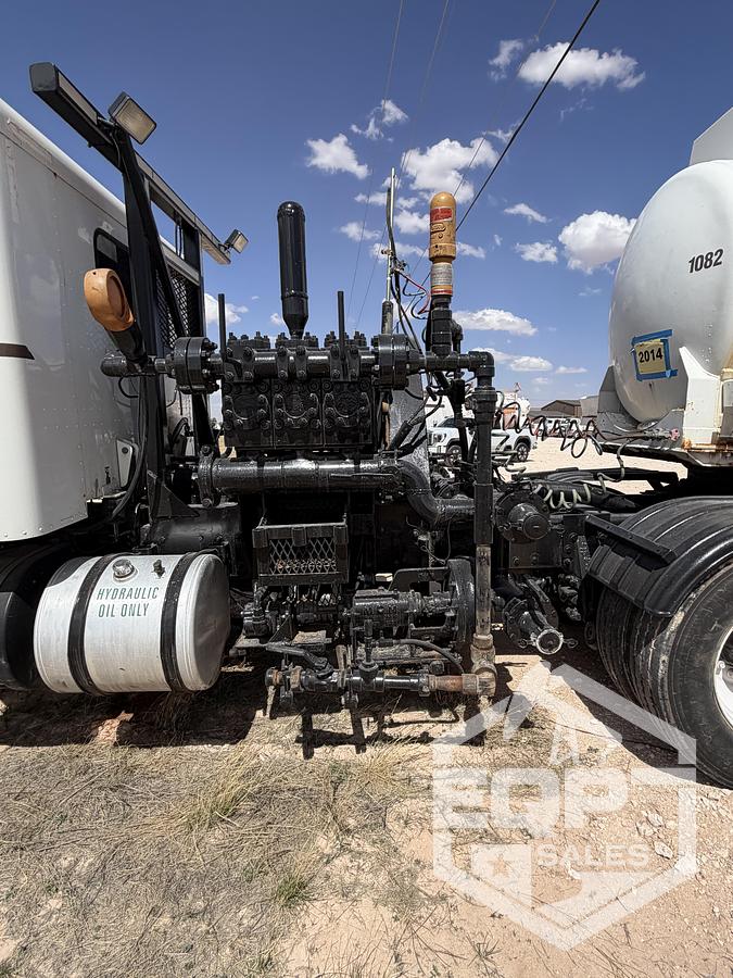 Used 2014 Peterbilt Pump Truck