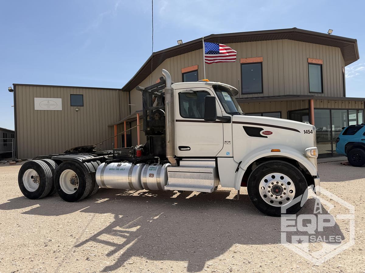 Used 2023 Peterbilt 567 winch truck