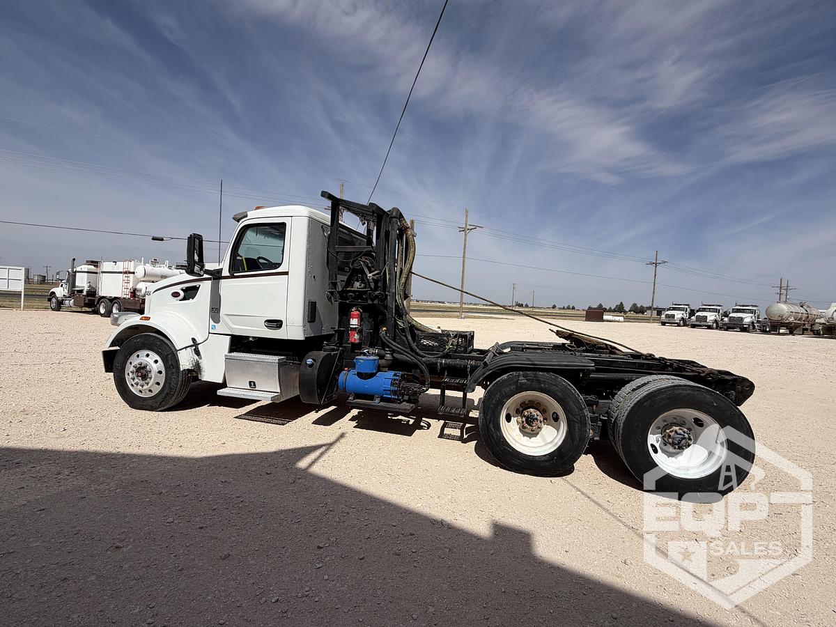 Used 2023 Peterbilt 567 winch truck