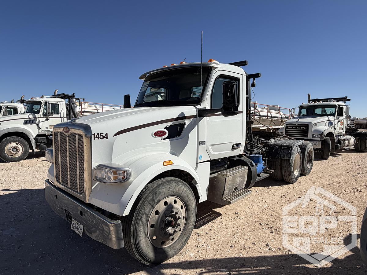 Used 2023 Peterbilt 567 winch truck