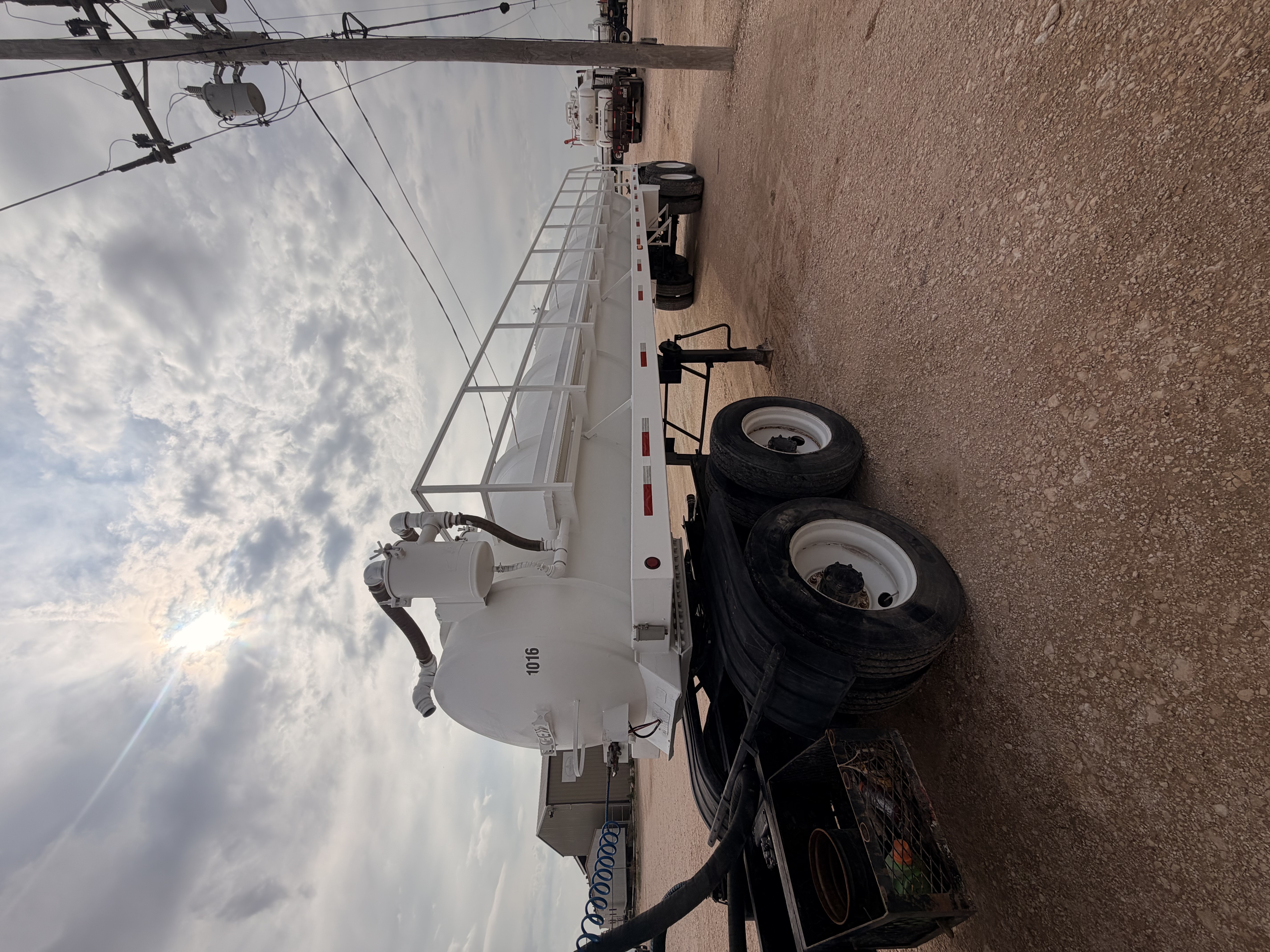 Used LEE 130bbl vacuum trailer