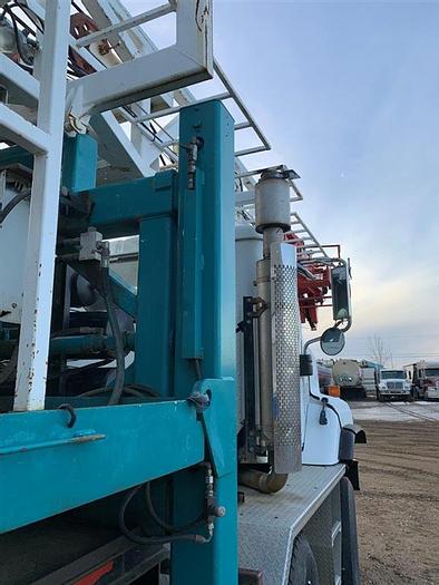 Refurbished 2004 International UDR 1500 Range III Drill Rig