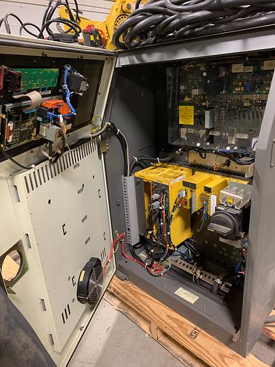 Refurbished FANUC R2000iA/200FO 200KG X 2650MM 6 AXIS CNC ROBOT W/RJ3IB CONTROLS