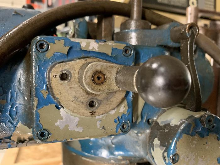 Used BRIDGEPORT SERIES I 2HP VERTICAL KNEE MILL VARIABLE SPEED SPINDLE