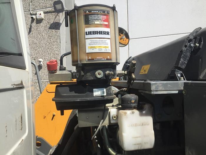 Used 2015 LIEBHERR A 914