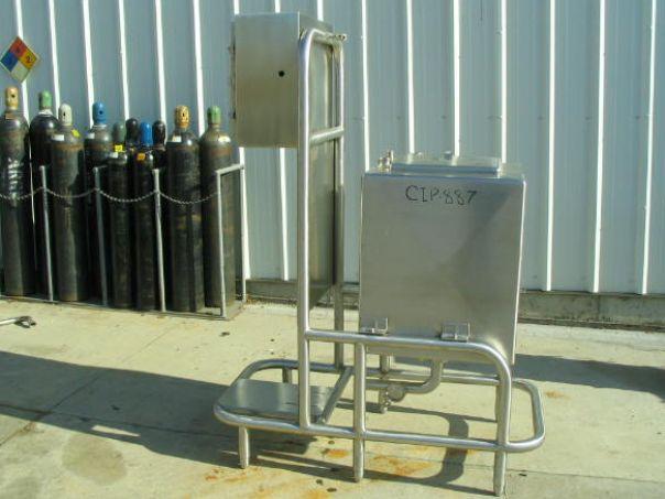 Usado 65 GALLON CIP SKID TANK