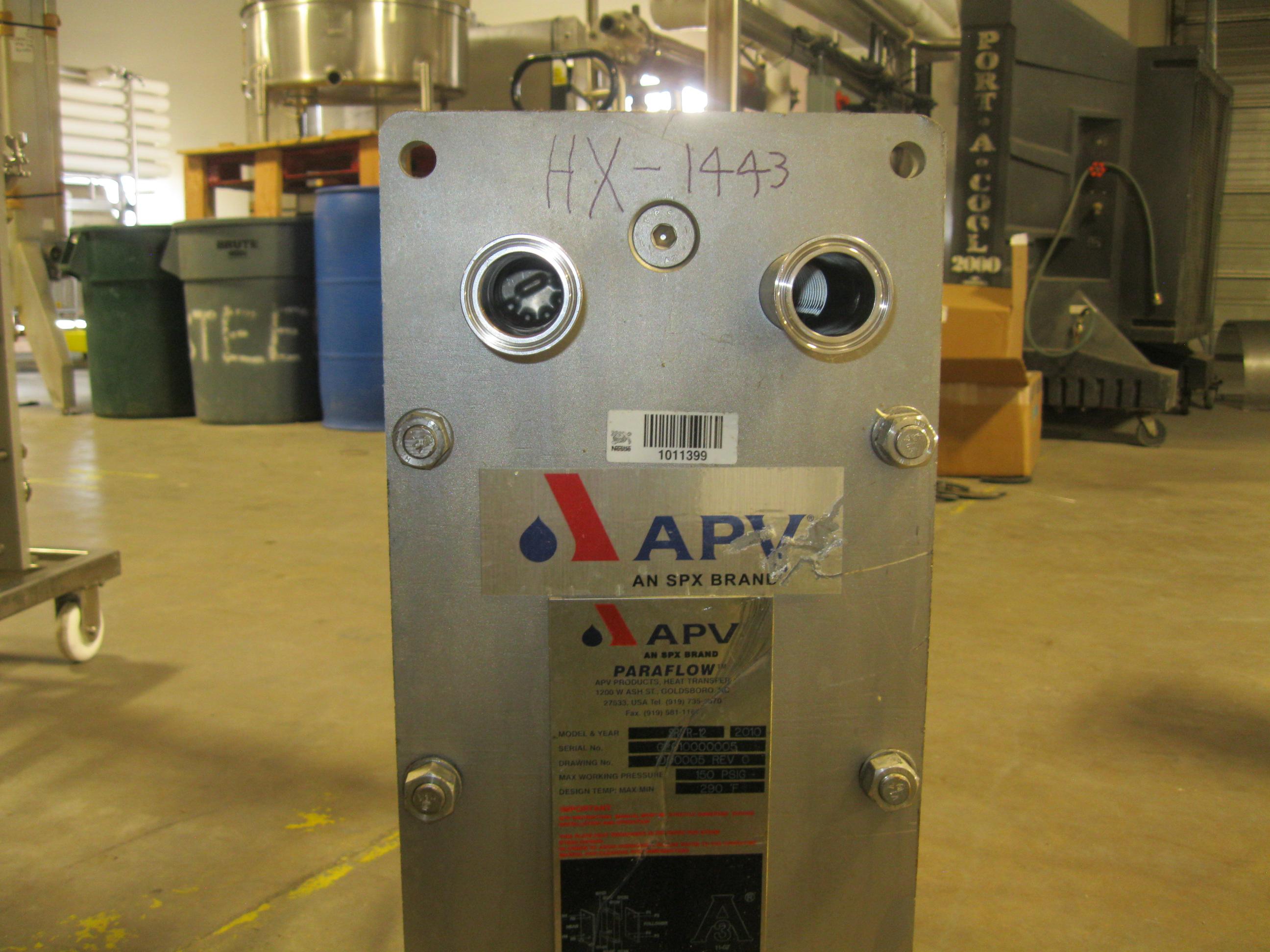Usado 18 SQUARE FOOT APV PARAFLOW PLATE HEAT EXCHANGER