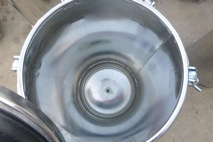 Used Tank, 15 Gallon, S/st, 110 PSI, 14" X 26.5", Binks (9) #S744049