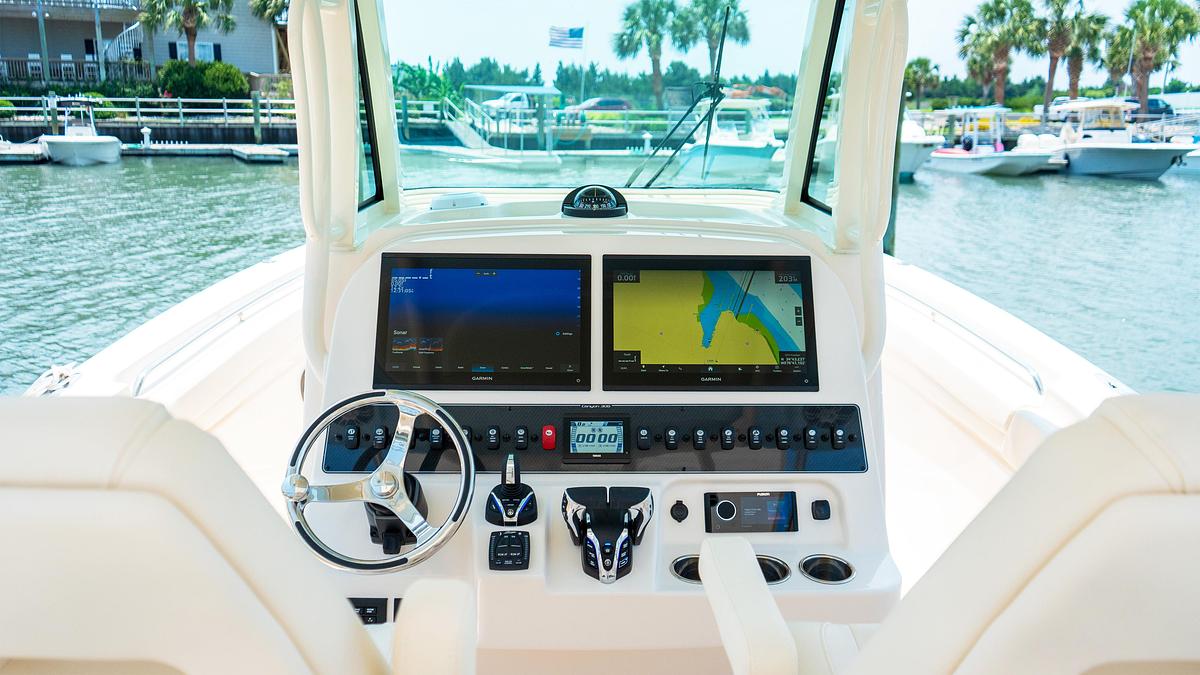 Canyon 306
30' CENTER CONSOLE