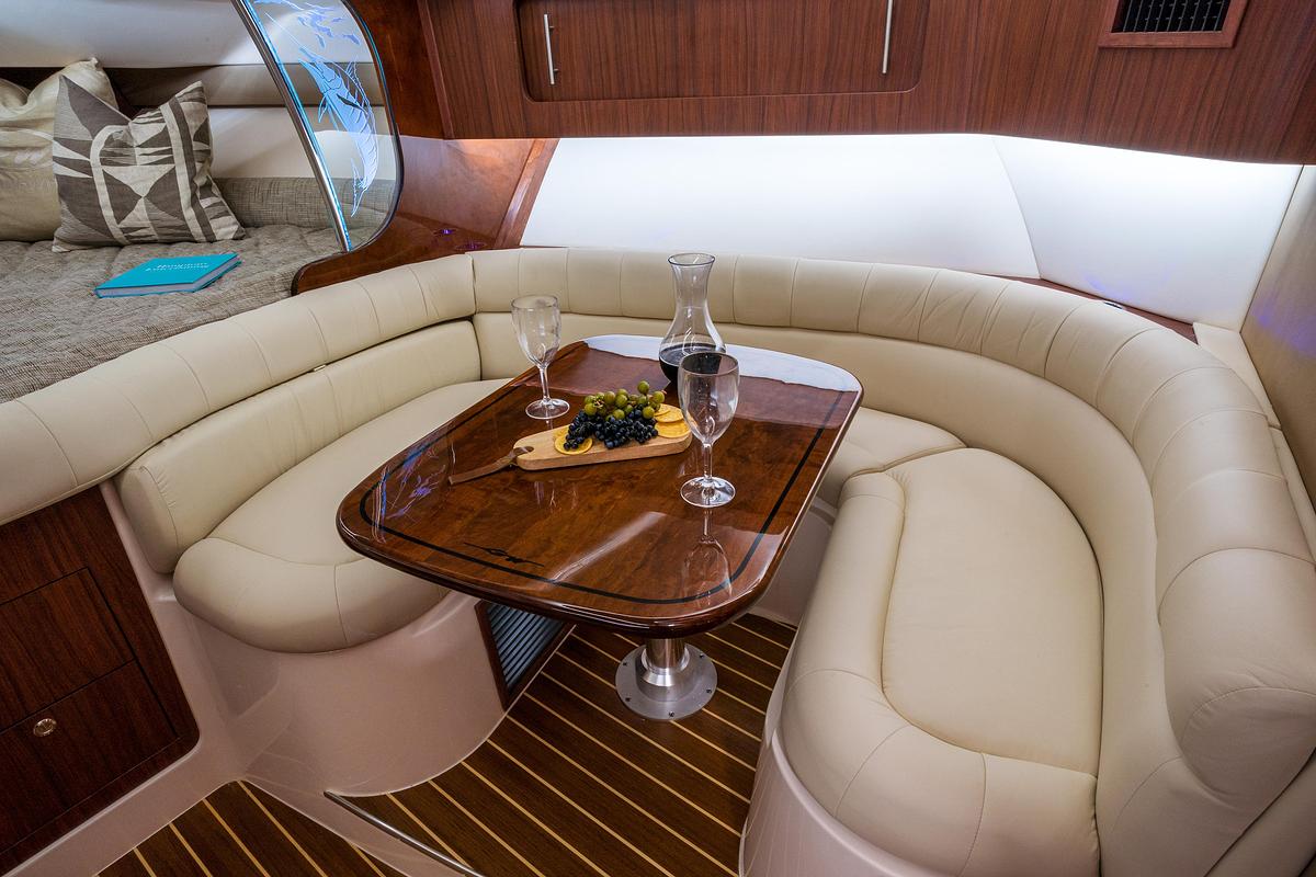 Express 370 37' EXPRESS CABIN