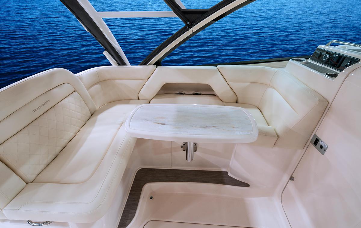 Freedom 375  37' DUAL CONSOLE