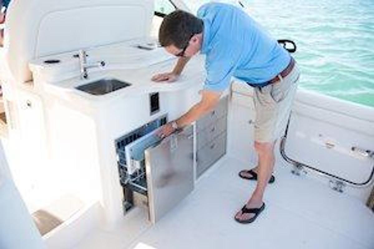 2026 Grady-White Freedom 375