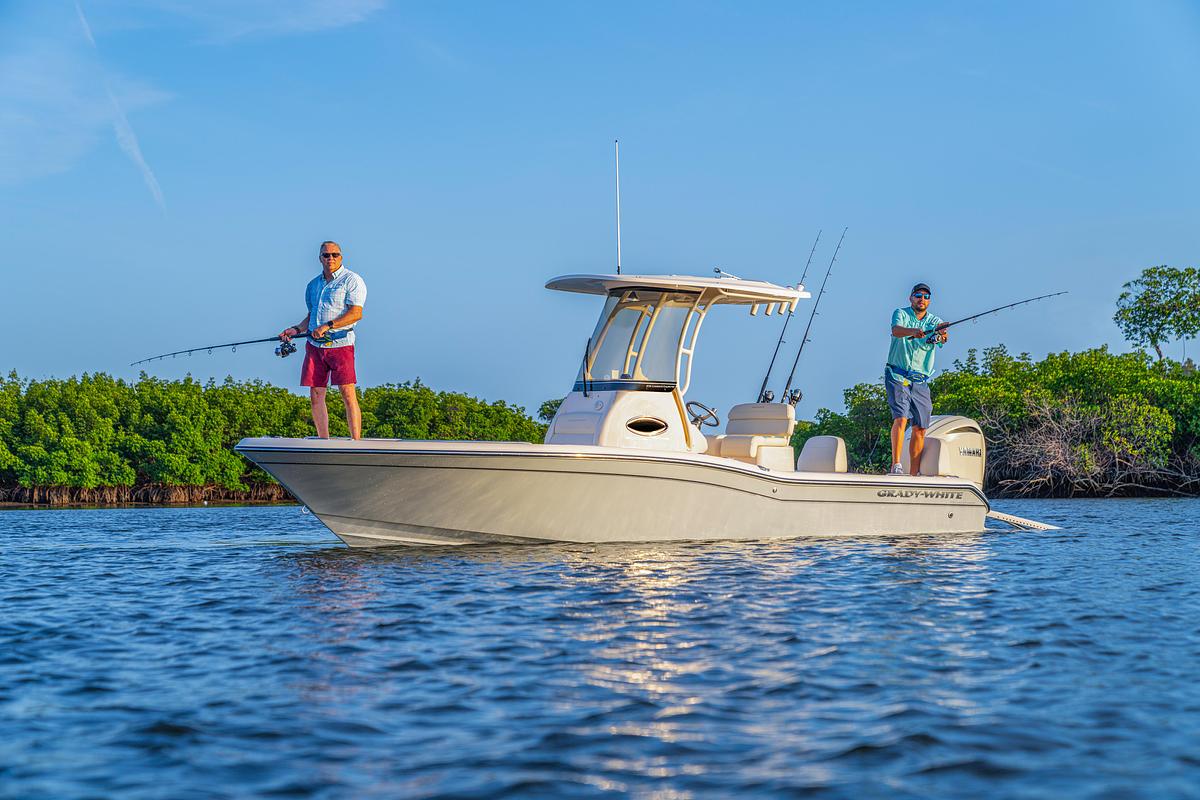 231 CE
23' COASTAL EXPLORER