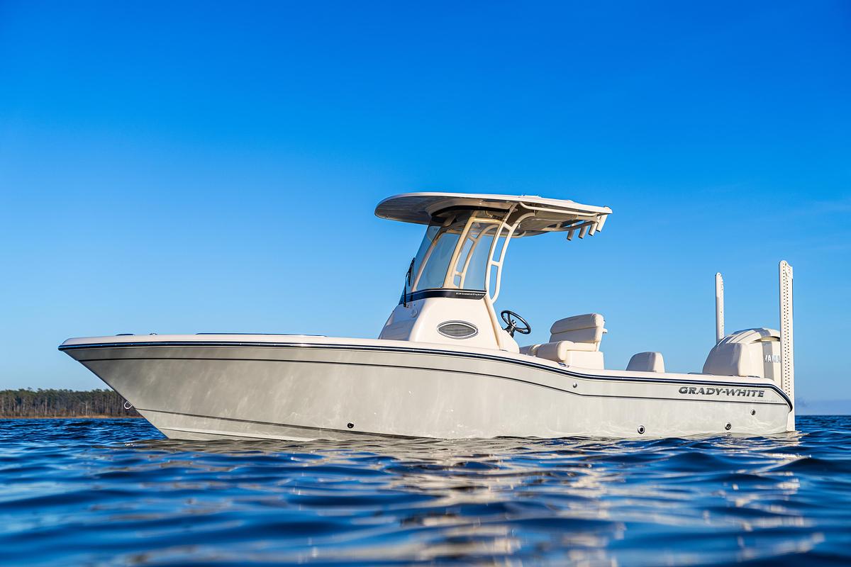 231 CE
23' COASTAL EXPLORER