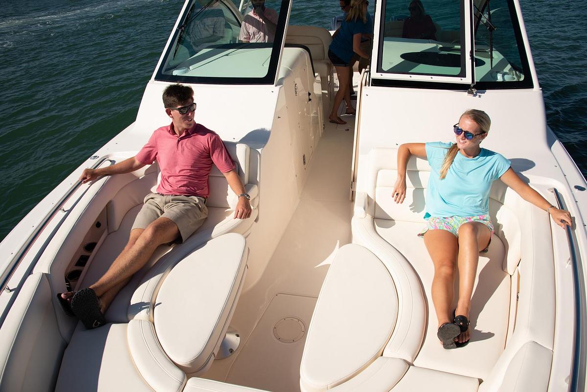 Freedom 375  37' DUAL CONSOLE