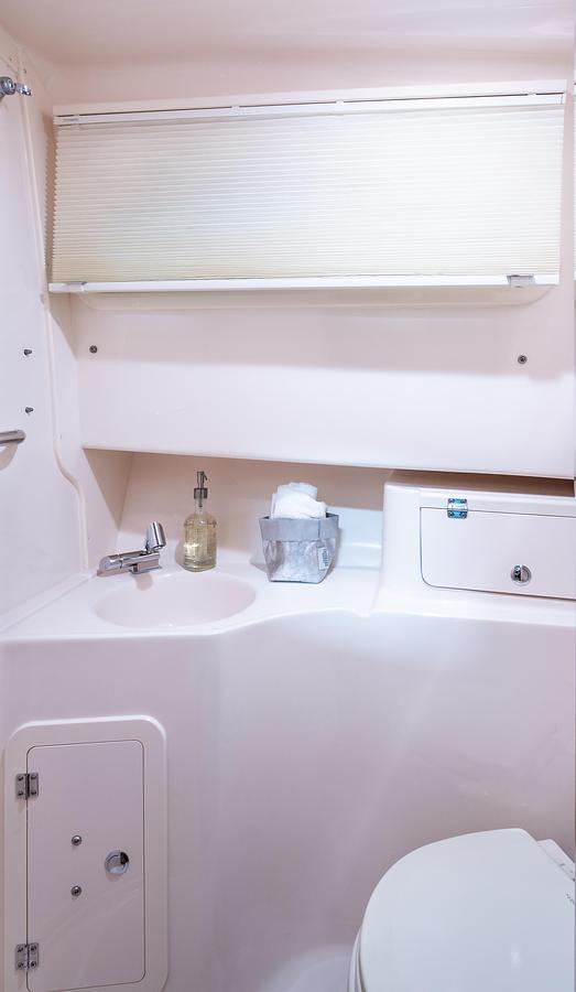 Marlin 300
30' WALKAROUND CABIN