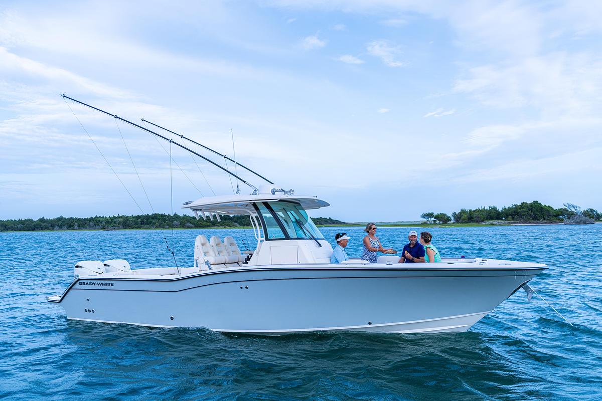 Canyon 326 32' CENTER CONSOLE