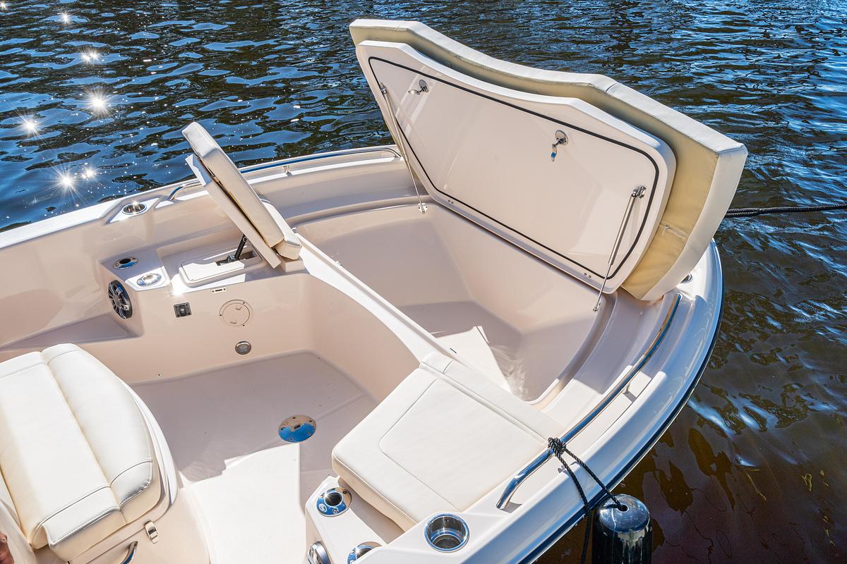 231 CE
23' COASTAL EXPLORER