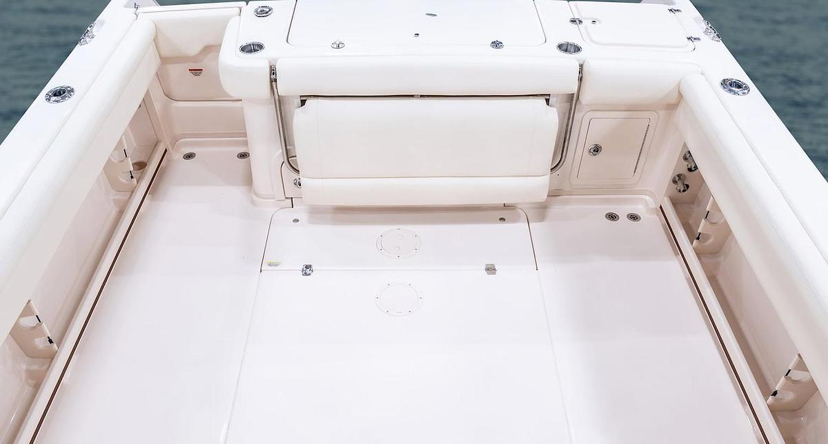 Marlin 300
30' WALKAROUND CABIN