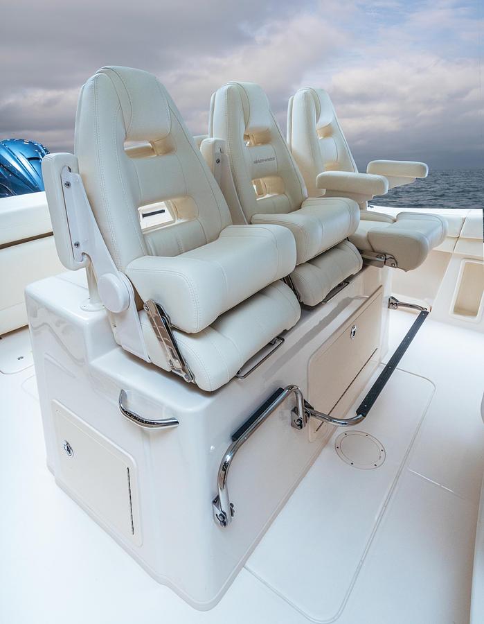 Canyon 336
33' CENTER CONSOLE